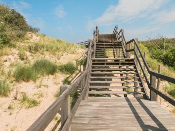 Wenduine - De Haan - construction d'escalier en bois dans les dunes